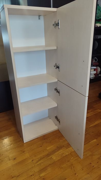 Dulap 2 uși culoare bej 110/40/25 
Înălțime/lățime/adân