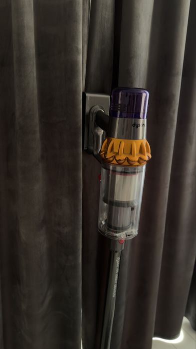 Dyson V15 Detect Absolute - echipat complet ( ca nou )