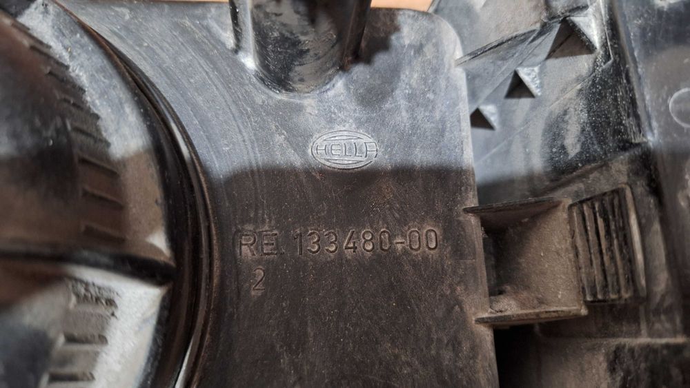 фара Passat B3 правая, Hella