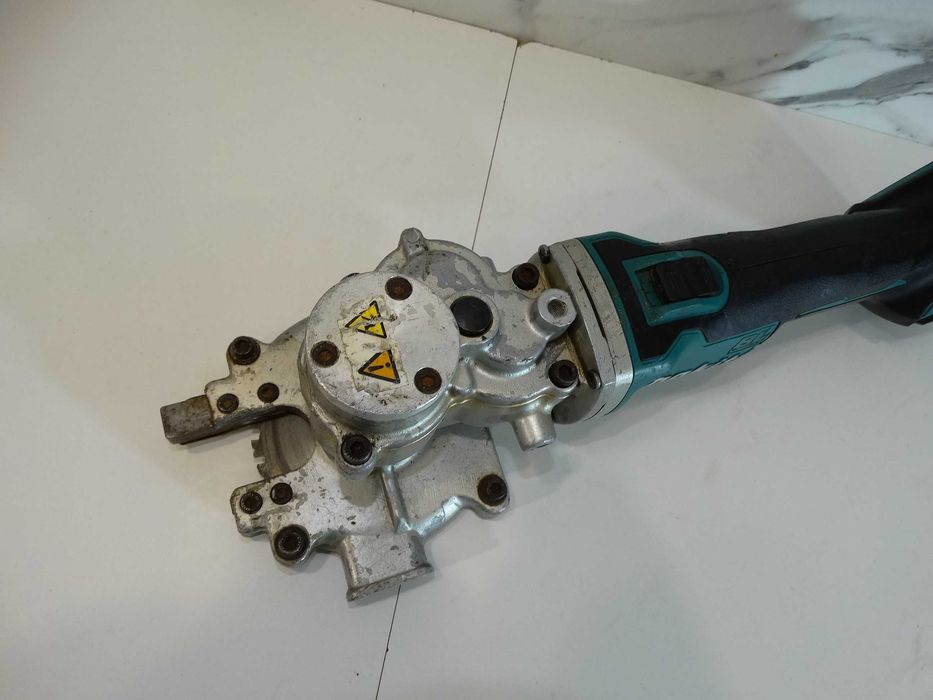 Makita DSC 250 - Акумулаторна резачка за арматура
