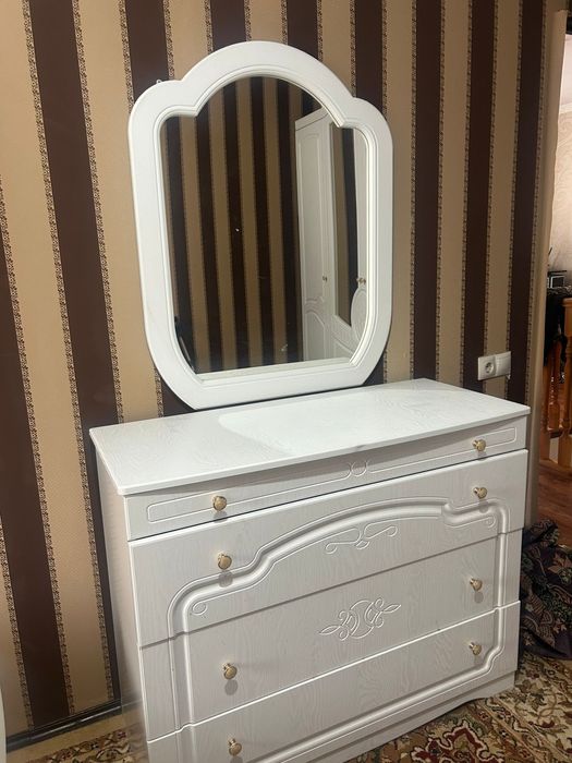 Продается спальный гарнитур