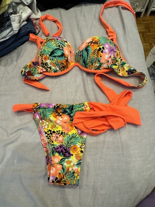 Цветен бански комплект размер  40