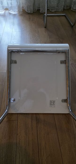 Кожени трапезни столове