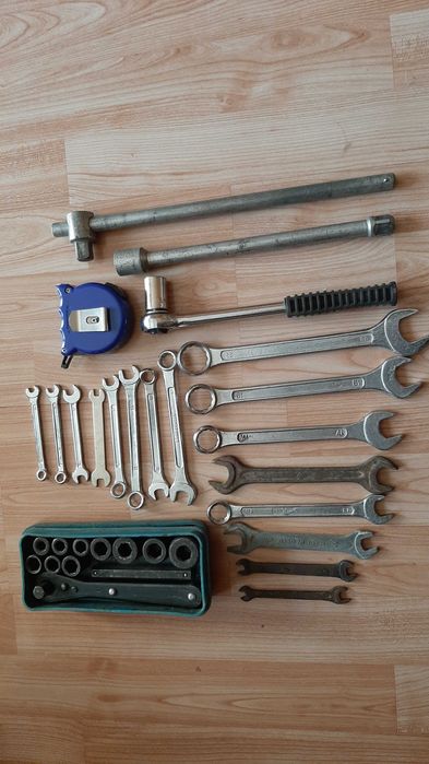 Разнобразни гаечни ключове