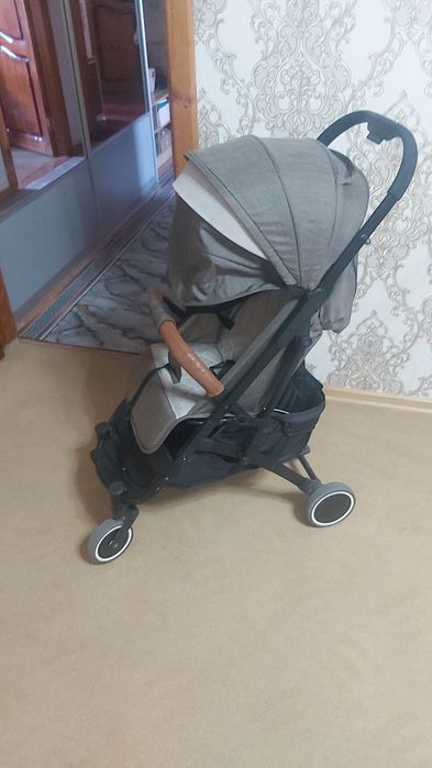 Продам прогулочную коляску