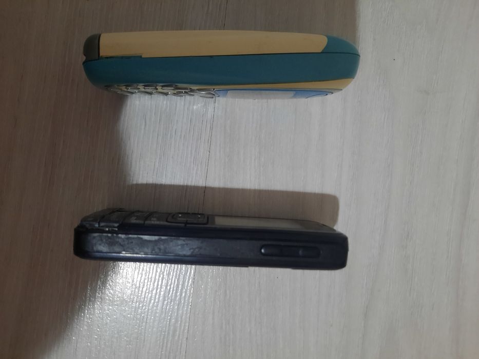 2 telefoane vechi pt colecționari