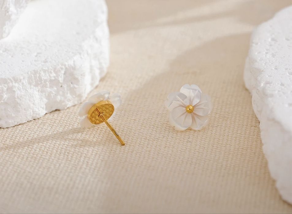 Серьги гвоздики в виде цветка