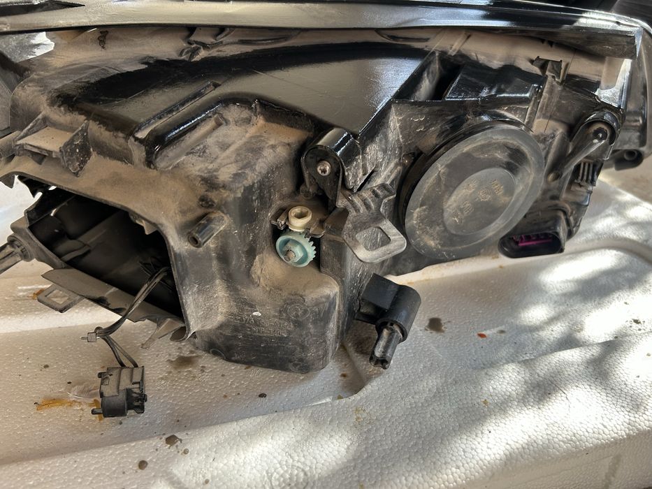 Фары передние туарег 2010