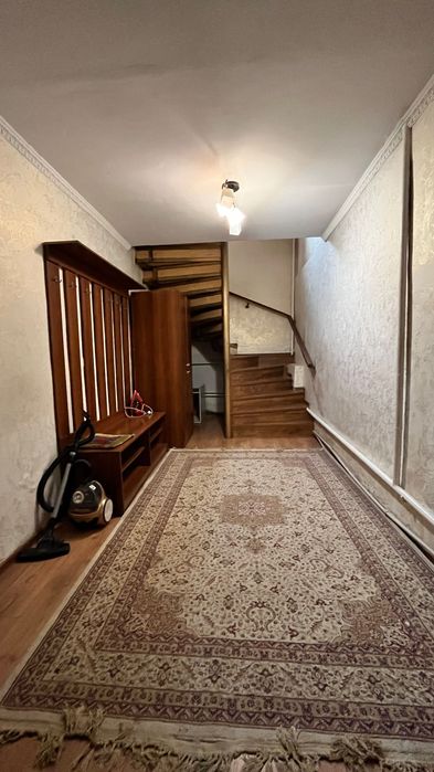 Продается  дом 3-х этажный