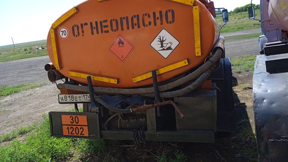 Топливозаправщик ЗИЛ 130
