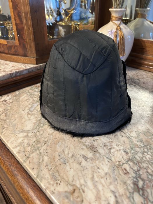 Caciula barbateasca blana foca neagra