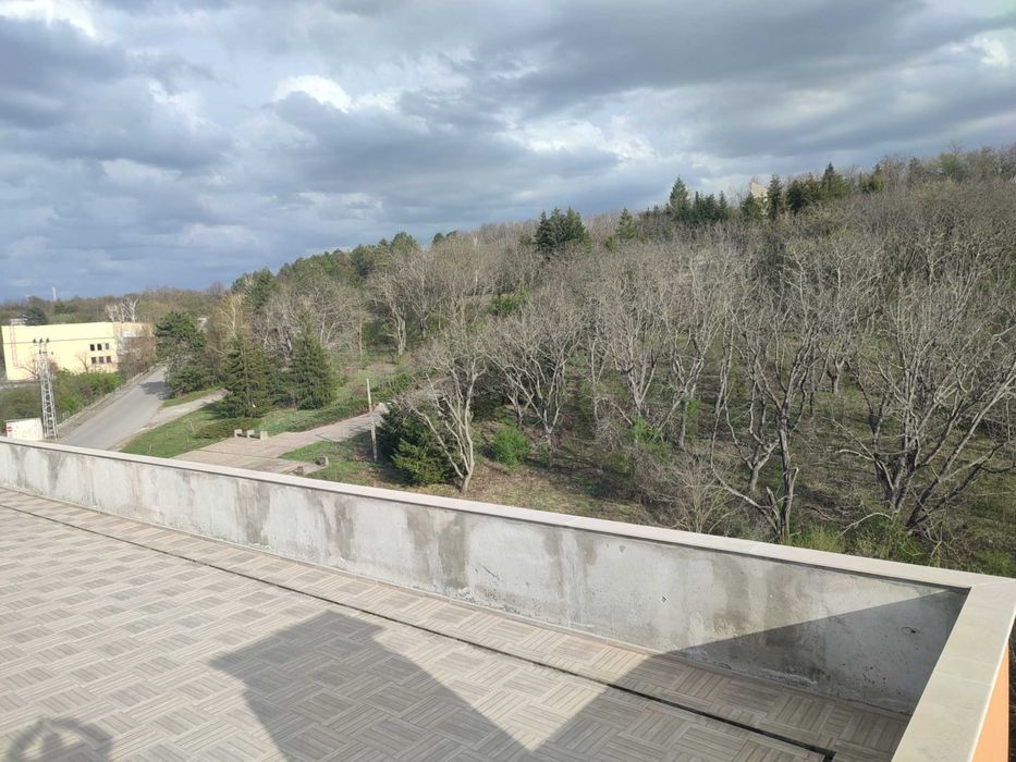 Многостаен с 360-градусова панорамна тераса! Собствен асансьор!