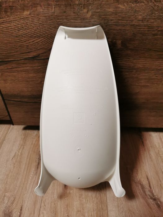 Продавам стойка и подложка за новородено за вана Stokke