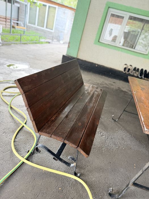 Летний стол со скомейками