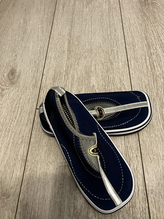 Сини и червени гуменки/кецове/морски обувки