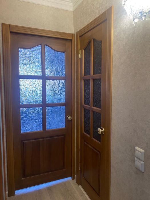 В продаже 3 двери одна дверь стоит 5000
