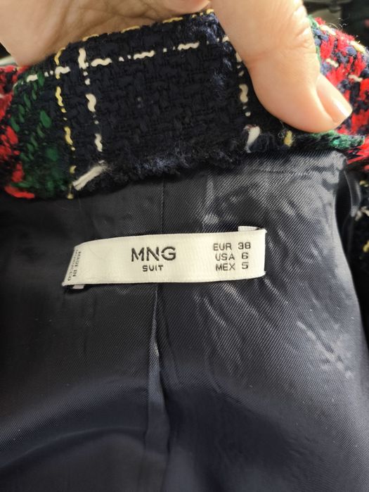 Продам женский костюм Mango