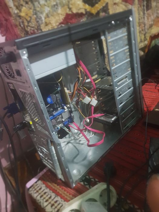 Vand sau schimb unitate pc