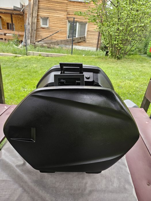 Продавам оригинални куфари със стойки за YAMAHA TRACER 7GT  MT07