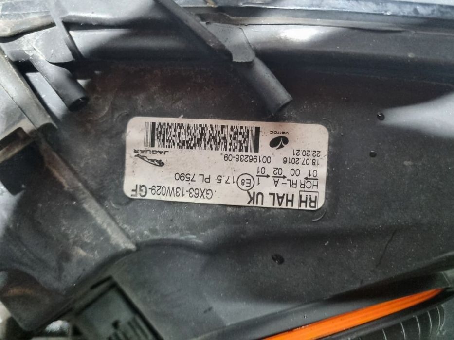 Far Dreapta Jaguar F - Pace 2015 - 2020 SUV 4 Usi (1141) Cu lupă