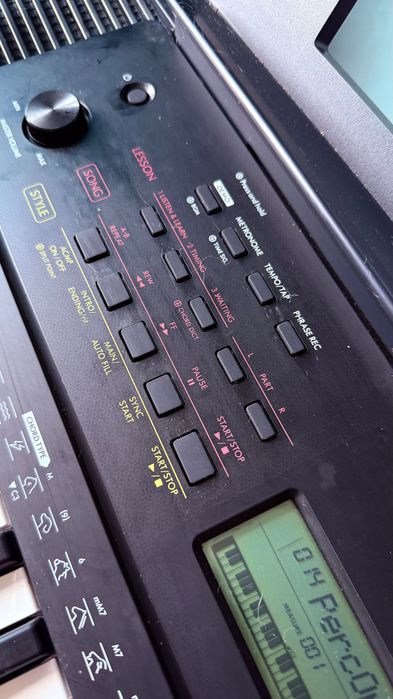 Синтезатор Yamaha PSR-E273 со стойкой