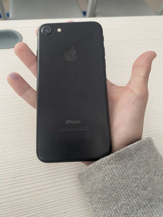 продам айфон 7..