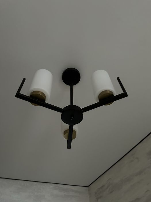 Продам 3 люстры новые