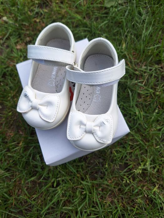 Бели официални обувки за момиче  номер 21