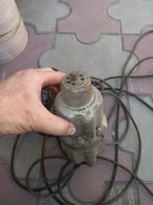 Водяной насос и лазерный уровень