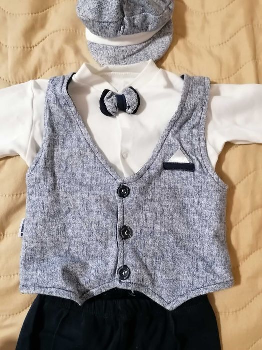 Бебешки комплект с шапка и елече