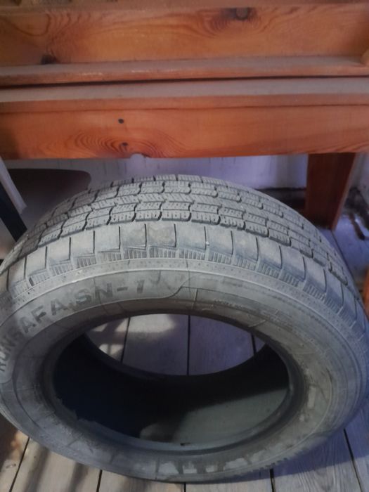 Резина 215×70×16 одна 10 тысяч.