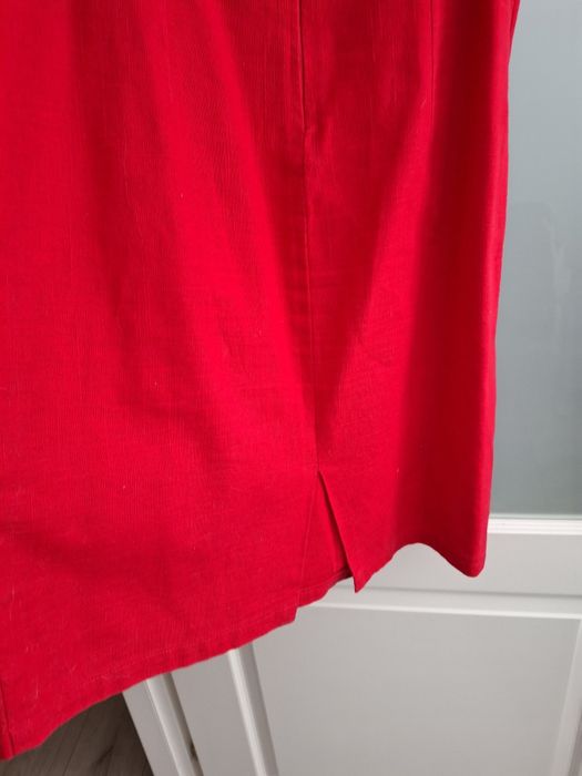 Compleu rosu din in cu sarafan si jacheta