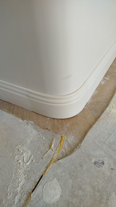 Установка плинтусов