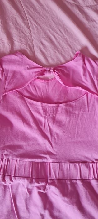Роклички Guess        .