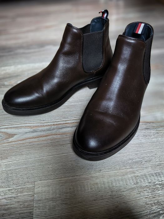 Ghete piele TOMMY Hilfiger  marimea 42 maro made in PORTUGAL
