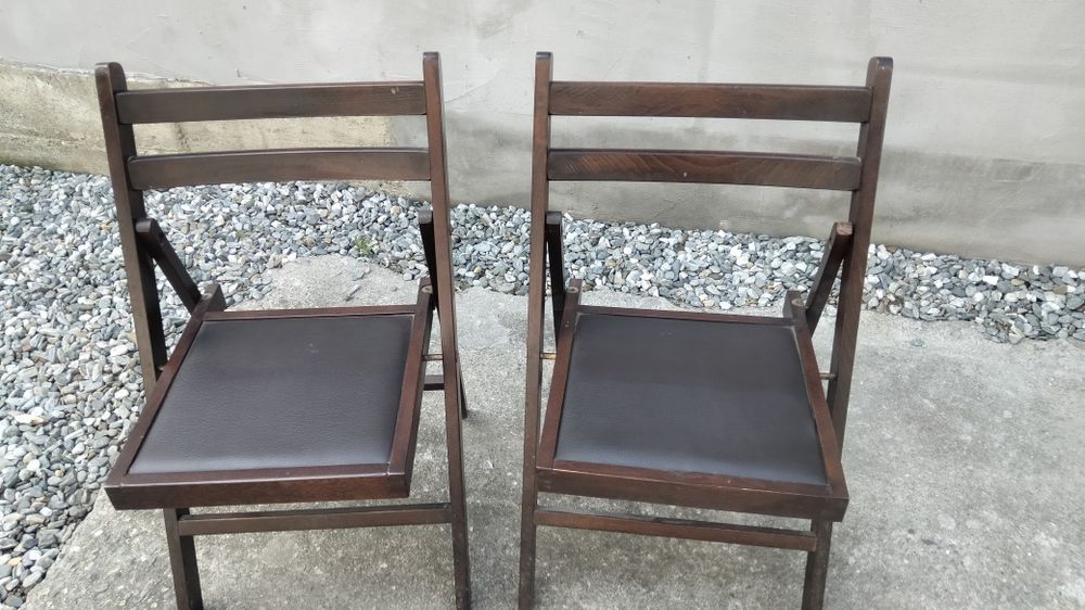 Vând masa cu 3 scaune de bucătărie