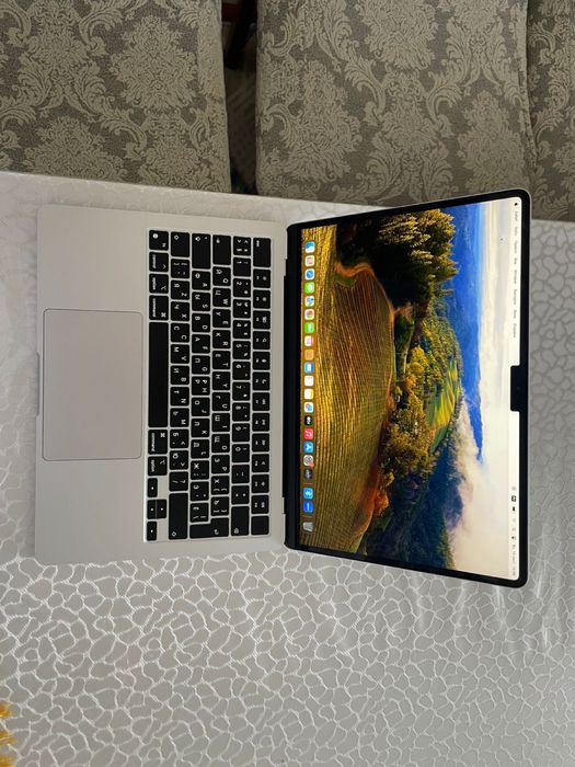 Продам Makbook Air M2