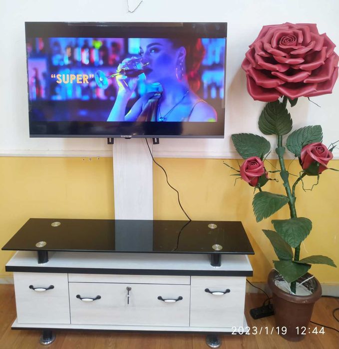 Telvizor Samsung smar 45 lik 2023 yil pastovkisi bilan sotiladi