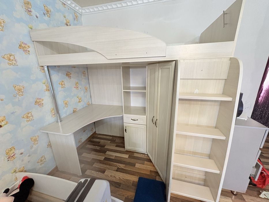 Кровать двух этажная