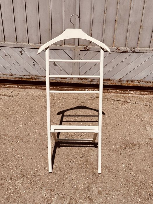 Стойка за дрехи (valet stand) – сгъваема, бяла