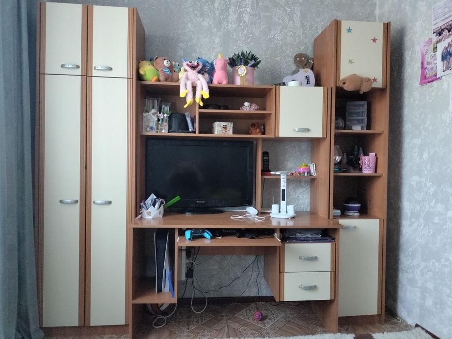 Продам детскую школьную стенку