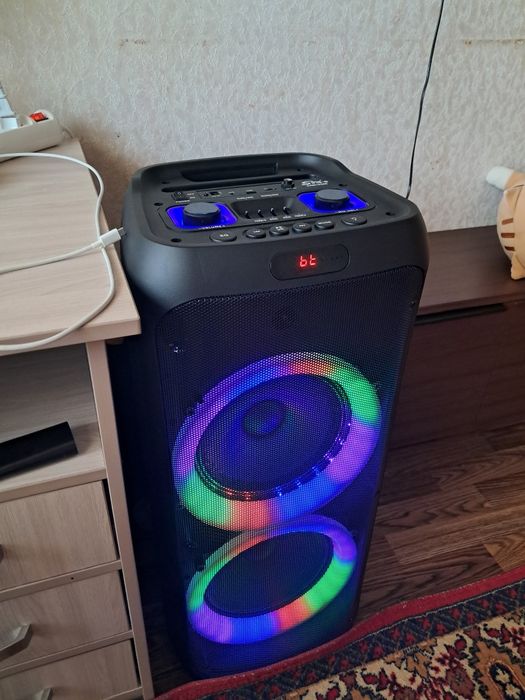 Продам блютуз калонку новая.