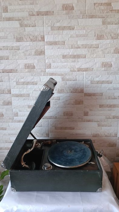 Български грамофон с манивела - Radio Electric - 1930"г.