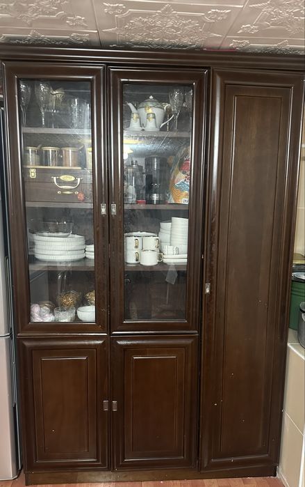 Продам шкаф из дерева  для кухни