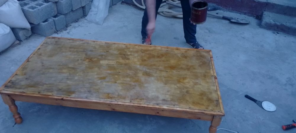 Выносим на лабо мусор и красим лаком тахта проверено мамами