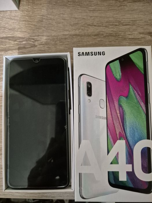 Samsung A40 cu cutie