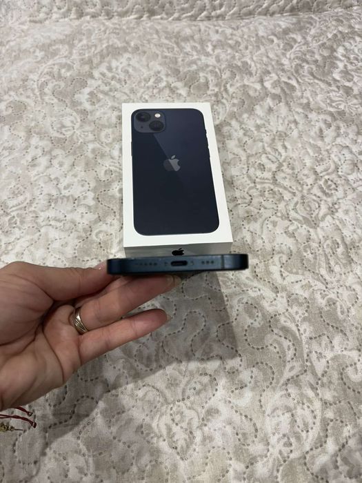 iPhone 13 телефон