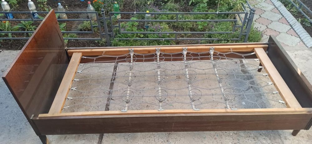 Кровать односпальная