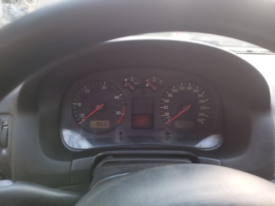 Продавам голф 4 1.9 116 6 скорости на части