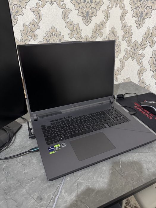 Asus Rog Strix I9 14900HX, RTX 4060, 64 Ram, 18 dm 240Hz, 3T SSD